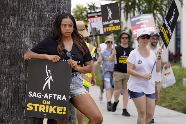 Stávka hereckých a scenáristických odborů v USA skončila | foto: Chris Pizzello,  ČTK / AP