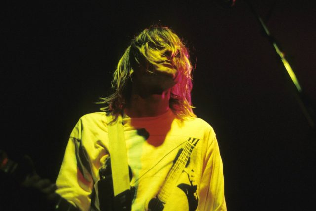 Kurt Cobain během koncertu Nirvany v Londýně  (foto z roku 1991) | foto: Imago Images / Future Image,  Reuters