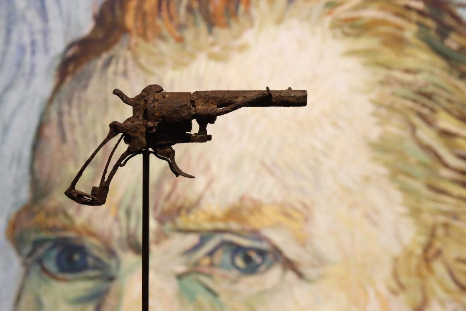 Revolver značky Lefaucheux,  který Vincent van Gogh zřejmě použil k ukončení svého života 27. července 1890 v Auvers-sur-Oise | foto: Profimedia