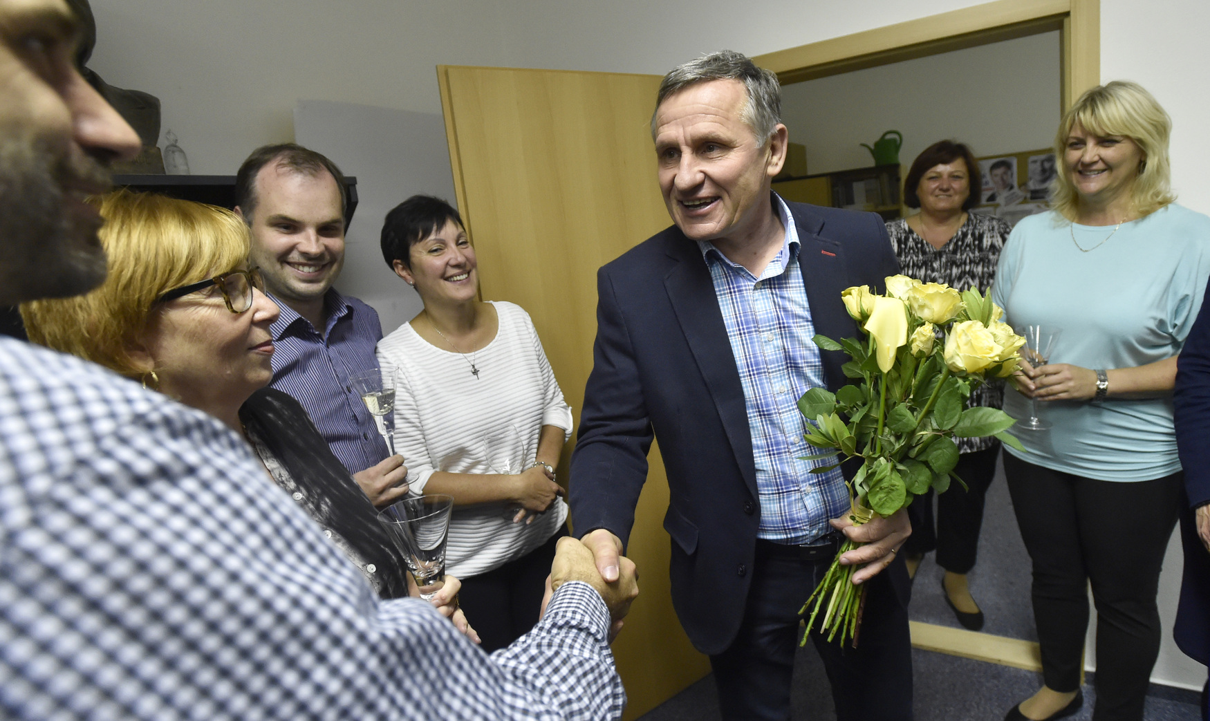 Senátor Jiří Čunek z KDU-ČSL slavil 6. října 2018 ve volebním štábu ve Zlíně výsledek prvního kola senátních voleb. Obhájil senátorské křeslo v obvodě Vsetín.